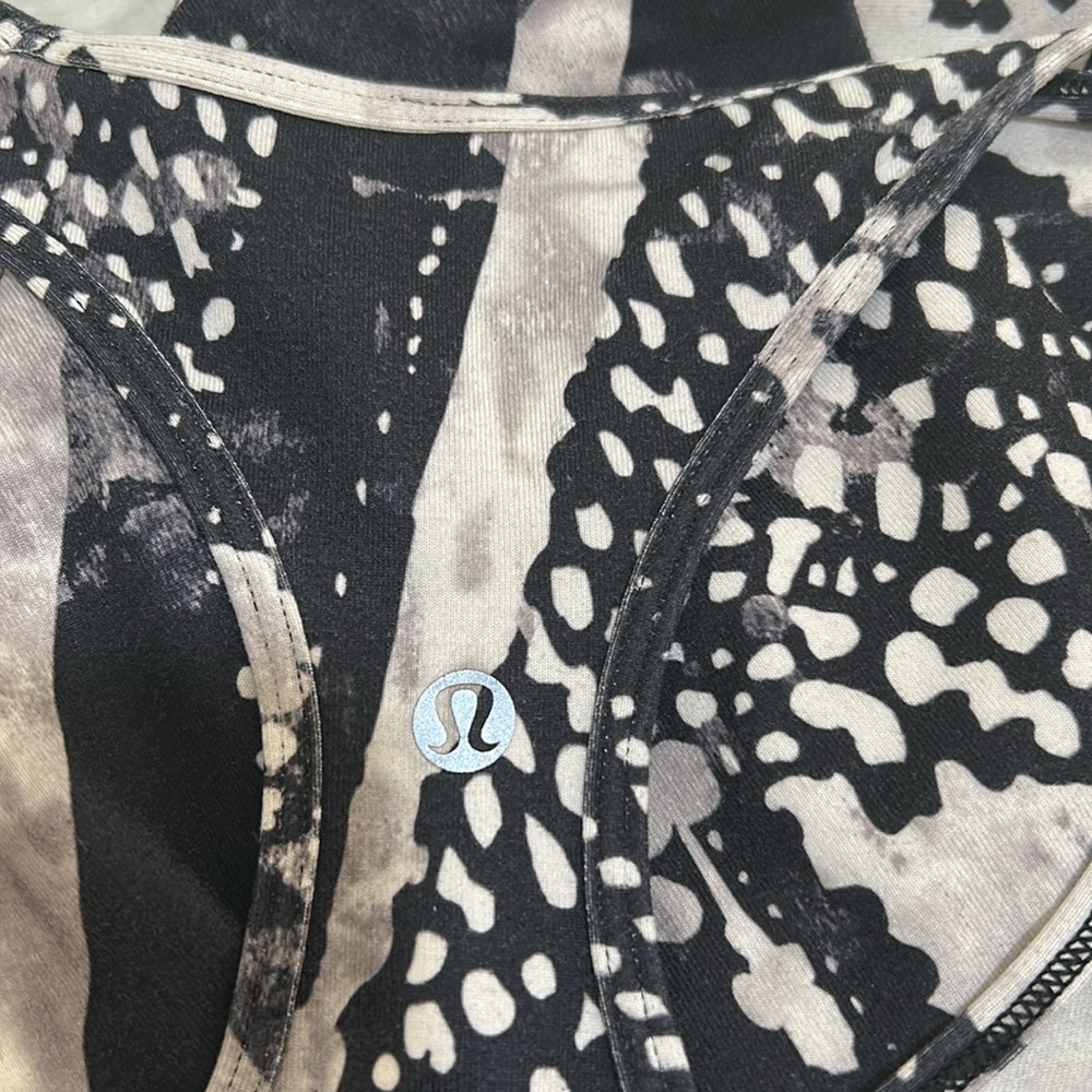 LULULEMON WOMENS ACTIVEWEAR TANK TOP STYLISH BLACK WHITE Sz MD o LG - Picture 8 of 11